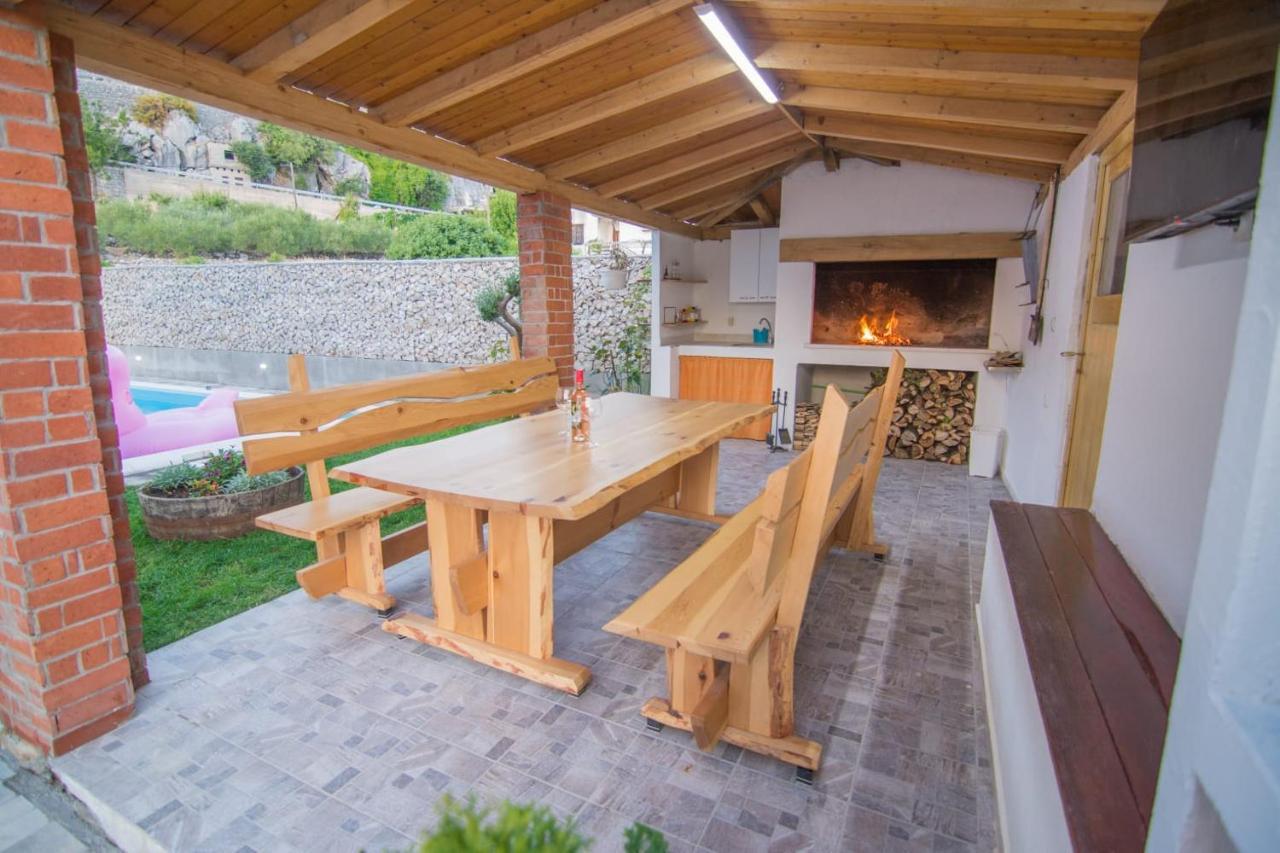 Village Holiday Apartman With Heated Pool Maslina Kostanje Экстерьер фото