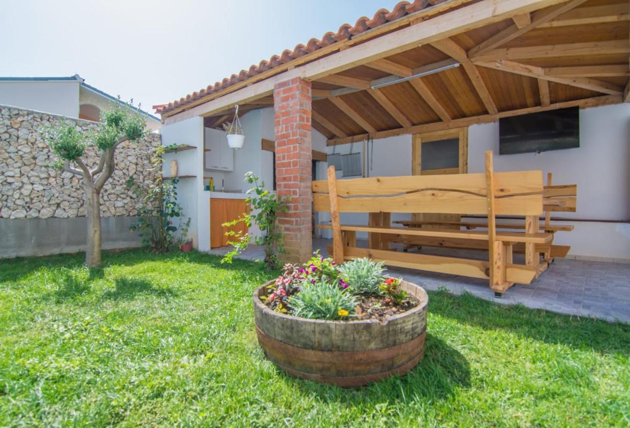 Village Holiday Apartman With Heated Pool Maslina Kostanje Экстерьер фото