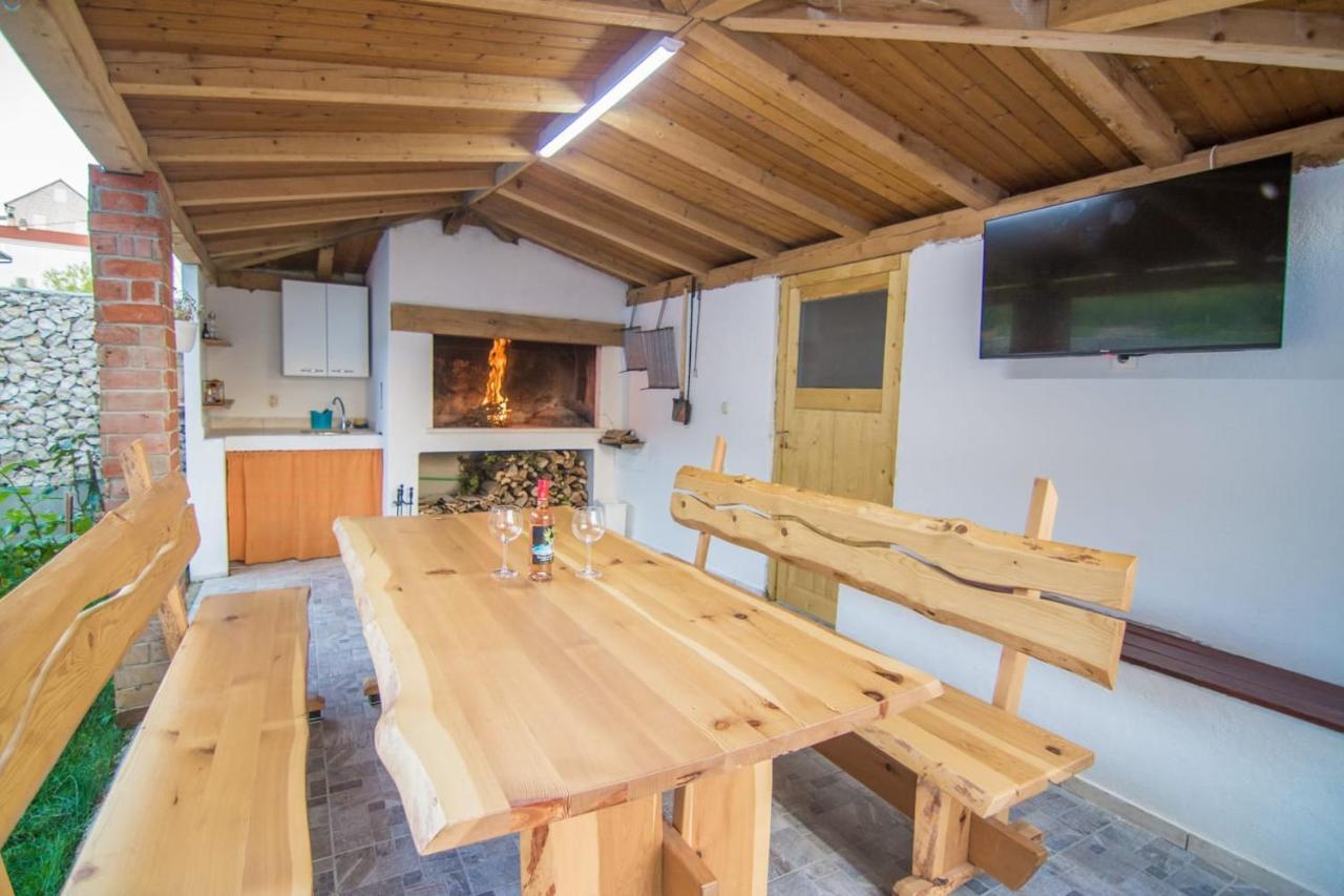 Village Holiday Apartman With Heated Pool Maslina Kostanje Экстерьер фото