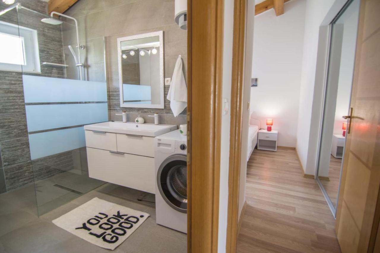 Village Holiday Apartman With Heated Pool Maslina Kostanje Экстерьер фото