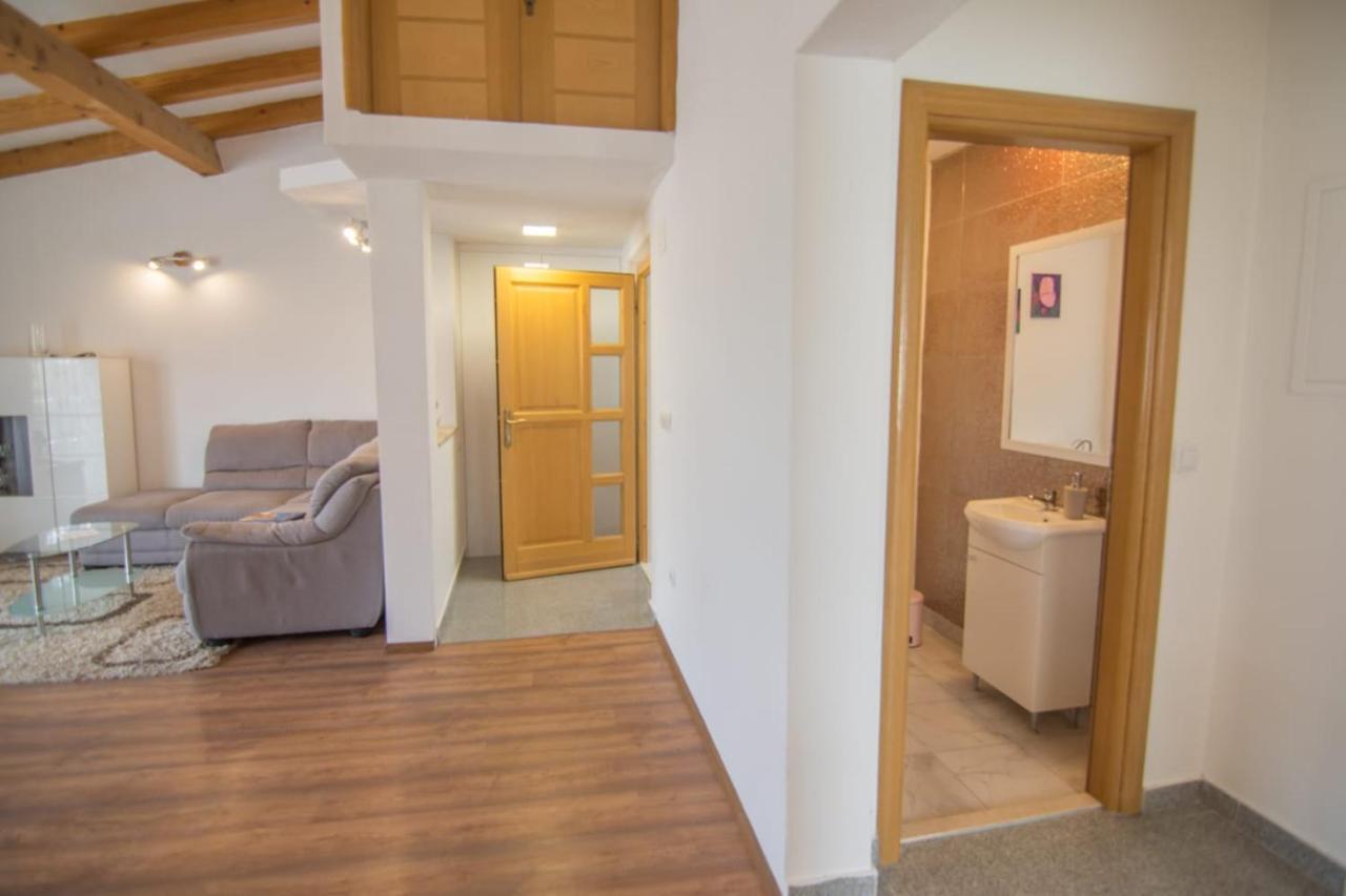 Village Holiday Apartman With Heated Pool Maslina Kostanje Экстерьер фото