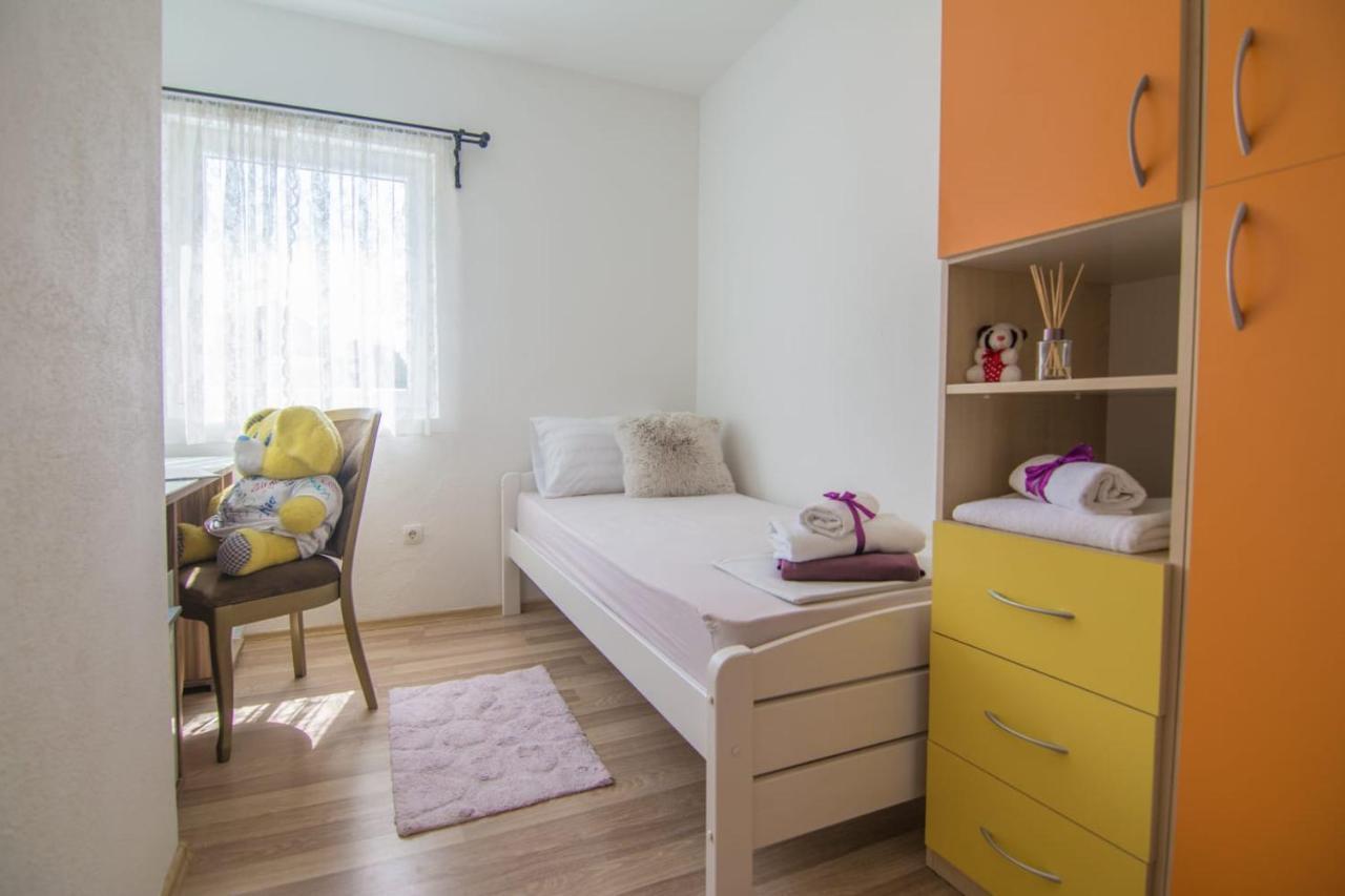 Village Holiday Apartman With Heated Pool Maslina Kostanje Экстерьер фото