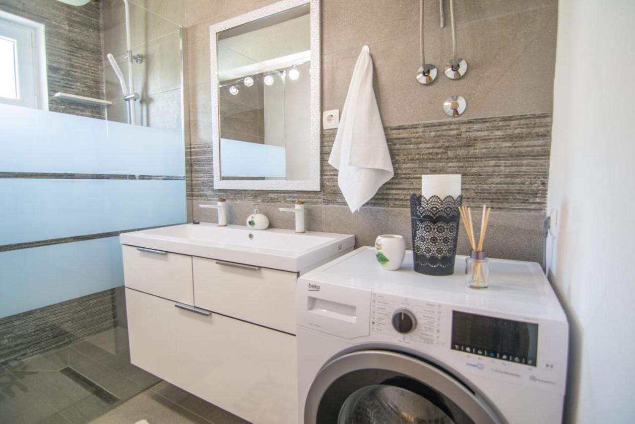 Village Holiday Apartman With Heated Pool Maslina Kostanje Экстерьер фото